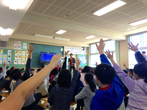 小学校での公演の様子